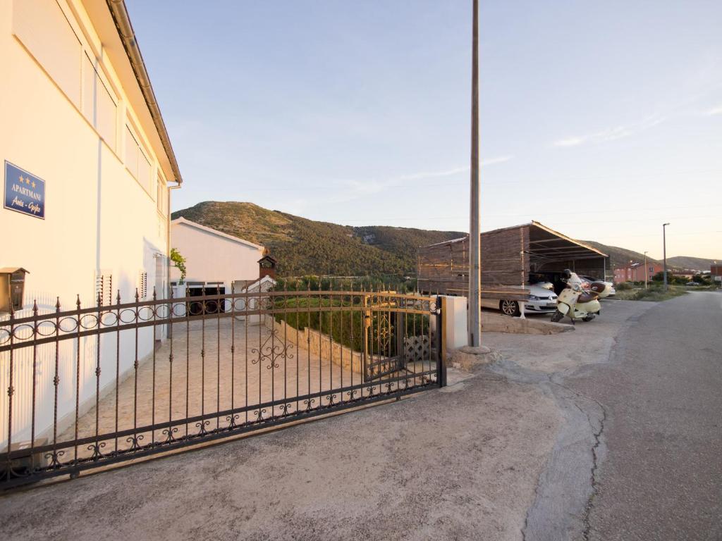 Nespecifikovaný výhled na hory nebo výhled na hory při pohledu z apartmánu