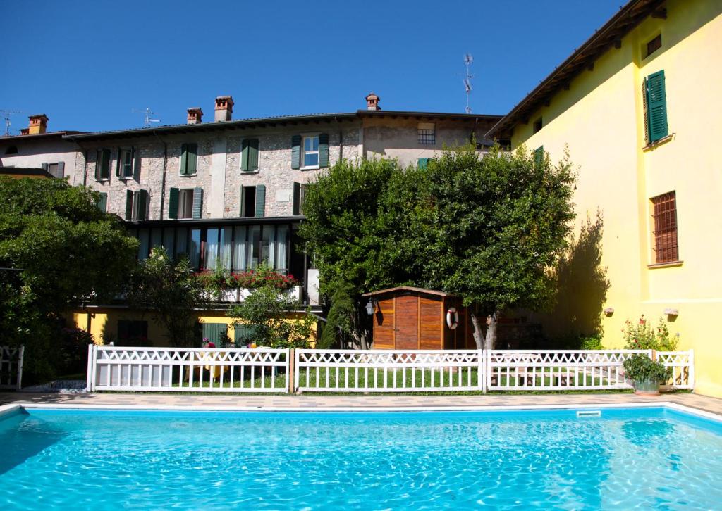 Piscina di Hotel San Filis o nelle vicinanze