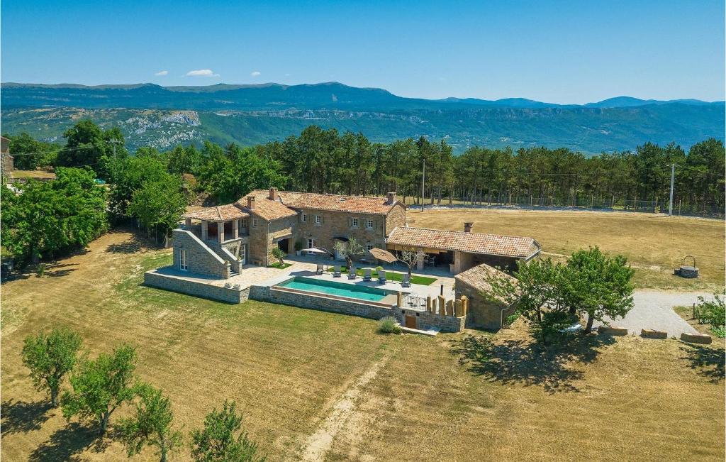 Bazén v ubytování Villa Salise nebo v jeho okolí