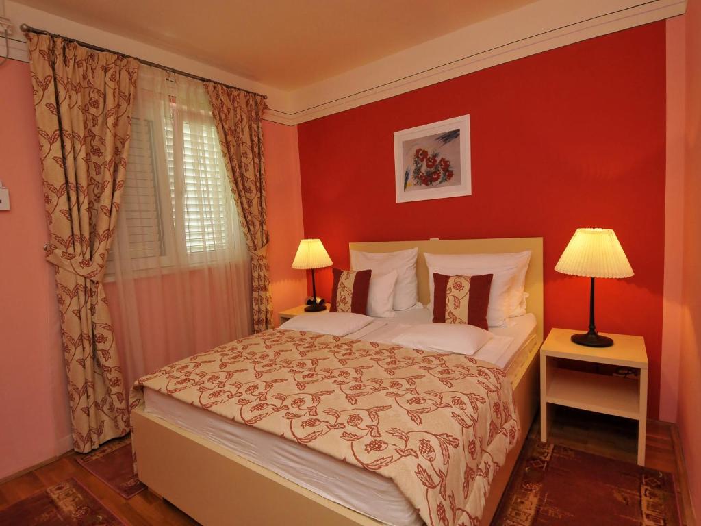 Postel nebo postele na pokoji v ubytování Hotel Haus Am Meer Cavtat