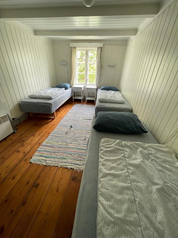 Postel nebo postele na pokoji v ubytování Lofoten Budget Hostel