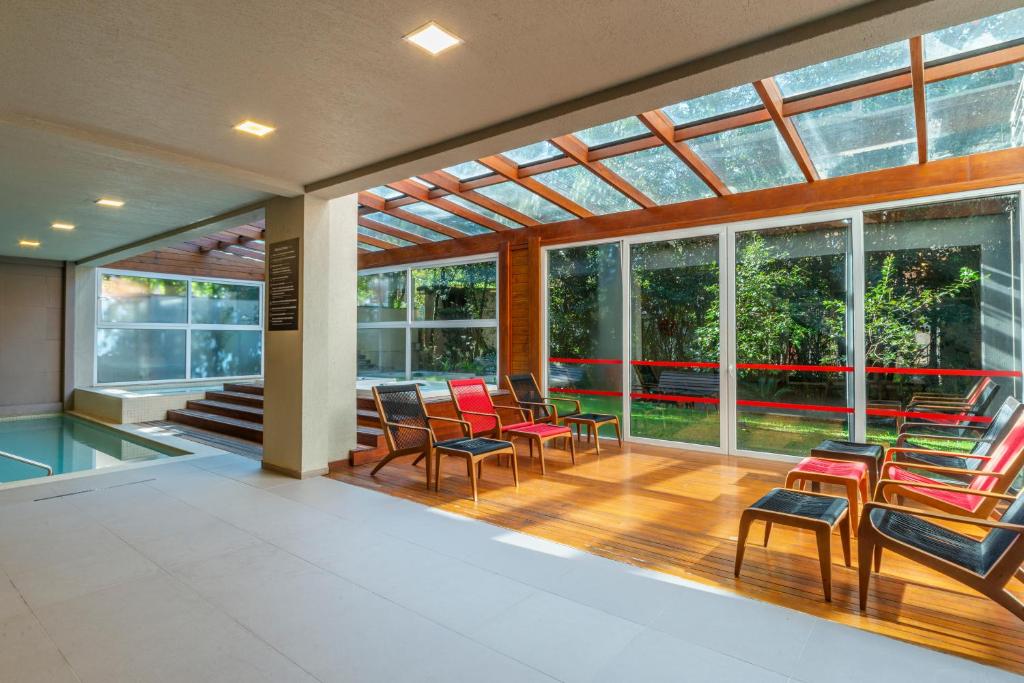 Bazén v ubytování Hotel Laghetto Stilo Borges nebo v jeho okolí