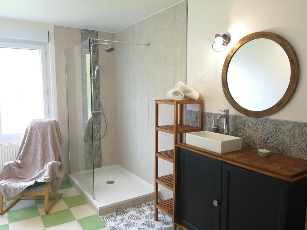 Kúpeľňa v ubytovaní Comme une Envie d'air FORET