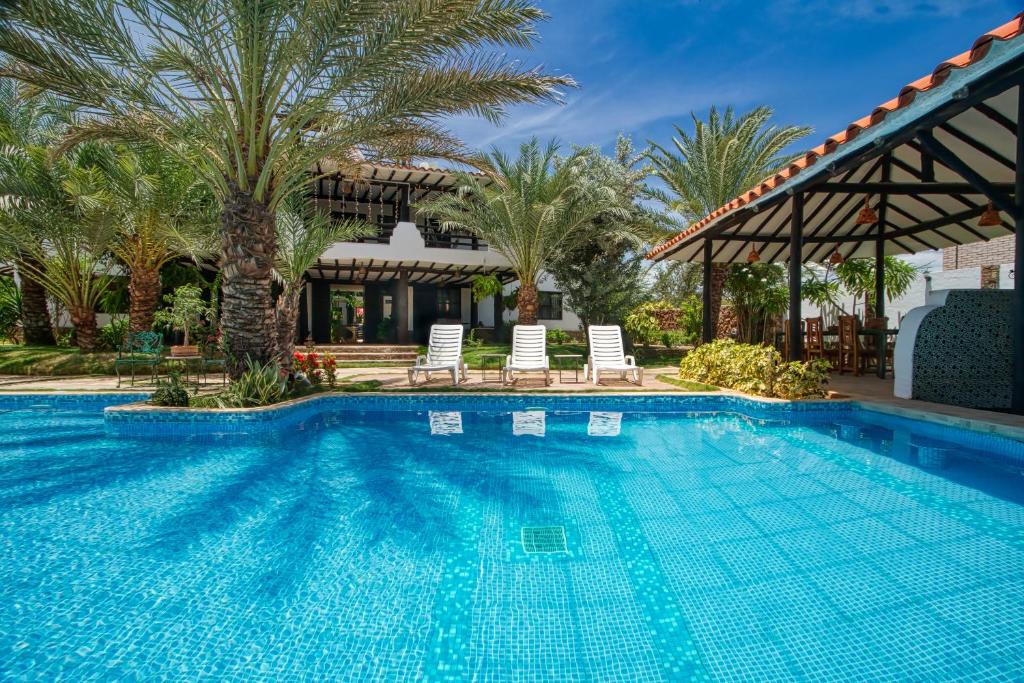 Bazén v ubytování Playa El YAQUE Posada Yaque Sol, Isla de Margarita nebo v jeho okolí