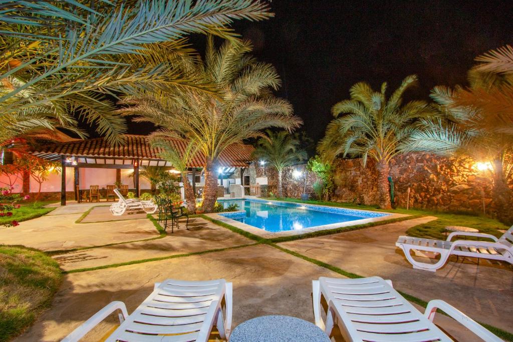 Bazén v ubytování Playa El YAQUE Posada Yaque Sol, Isla de Margarita nebo v jeho okolí