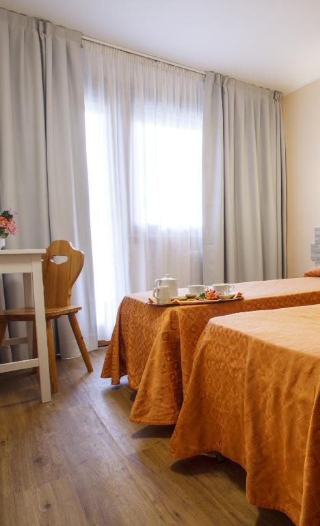 Postel nebo postele na pokoji v ubytování Hotel Olimpic