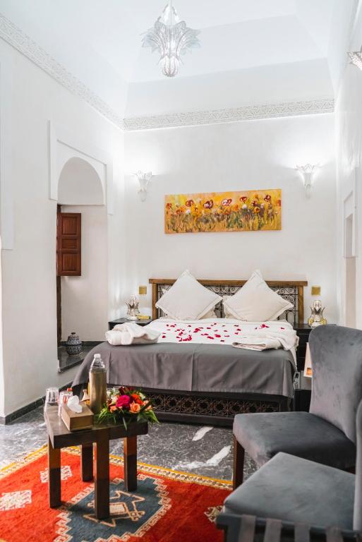 Postel nebo postele na pokoji v ubytování Palais Aix Kabaj &Spa