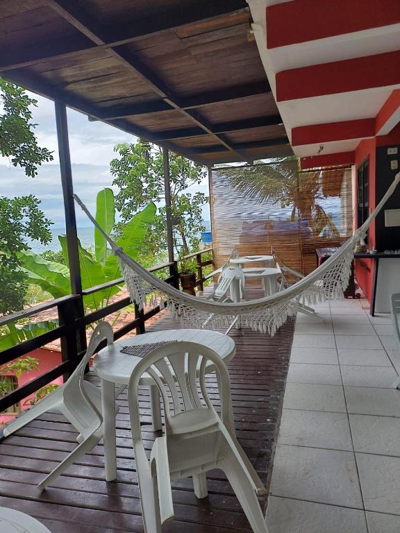 Rõdu või terrass majutusasutuses Morro Hostel e Pousada