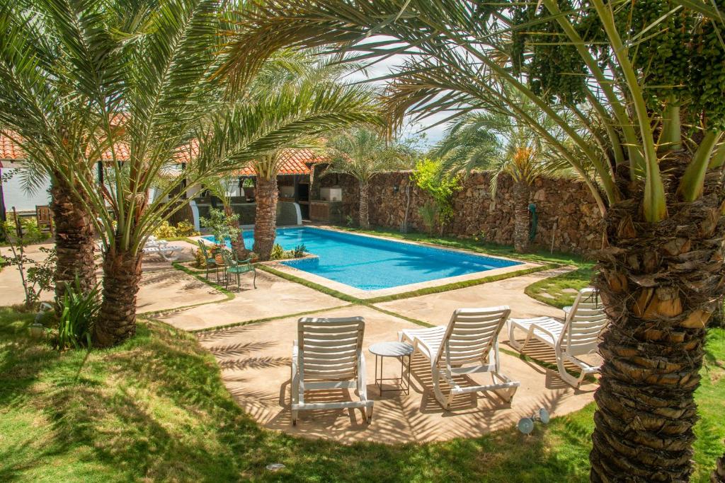 Bazén v ubytování Playa El YAQUE Posada Yaque Sol, Isla de Margarita nebo v jeho okolí
