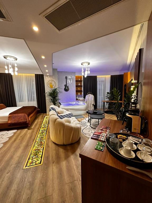 Postel nebo postele na pokoji v ubytování SABİHA GOKCEN İSTANBUL HOUSES Hotel