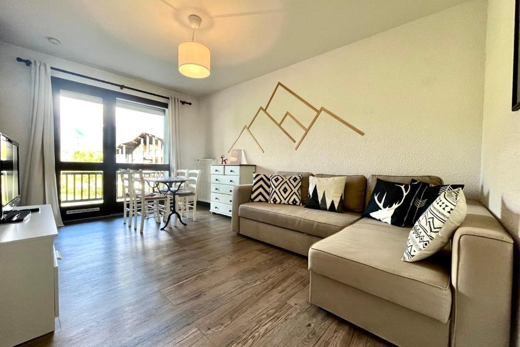 A Love Nest With Balcony And Panoramic View, Сен-Жерве-Ле-Бэн.