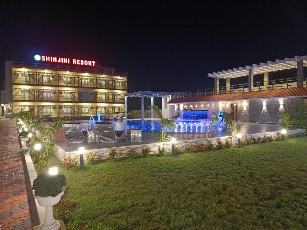Bazén v ubytování Shinjini Resort nebo v jeho okolí