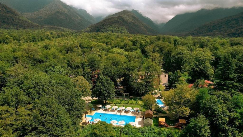 Nespecifikovaný výhled na hory nebo výhled na hory při pohledu z hotelu