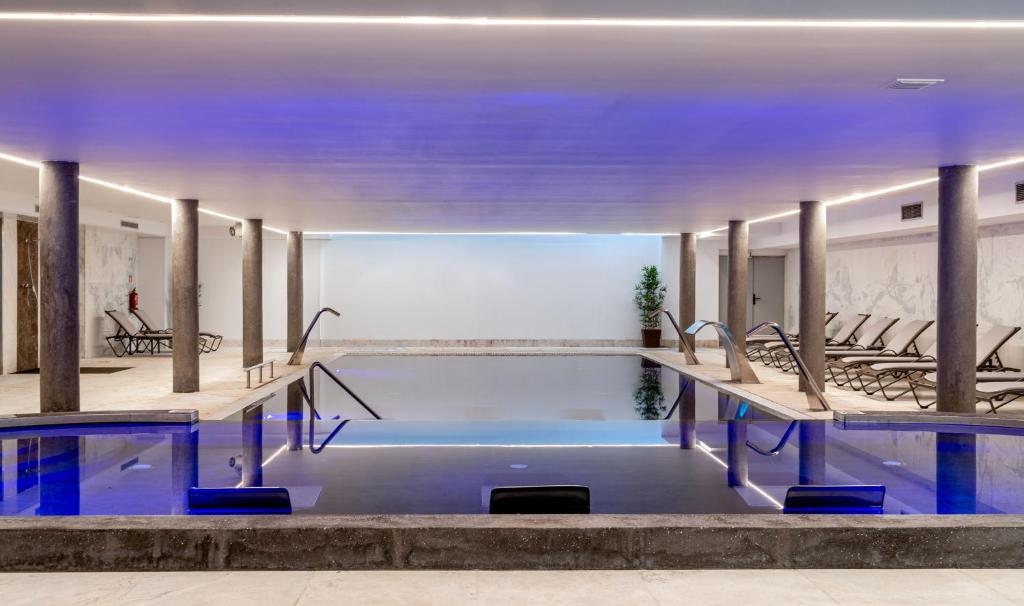 A piscina em ou perto de Hotel Porta do Sol Conference & SPA