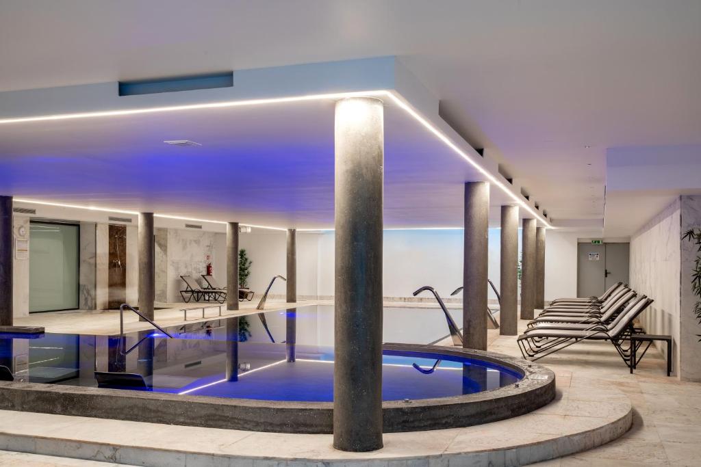 A piscina em ou perto de Hotel Porta do Sol Conference & SPA