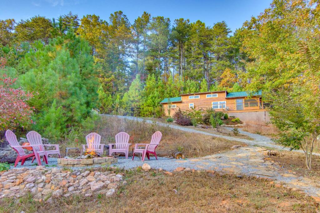 Mill Spring Log Cabin with Decks and Hot Tub!, Mill Spring (updated prices 2024)