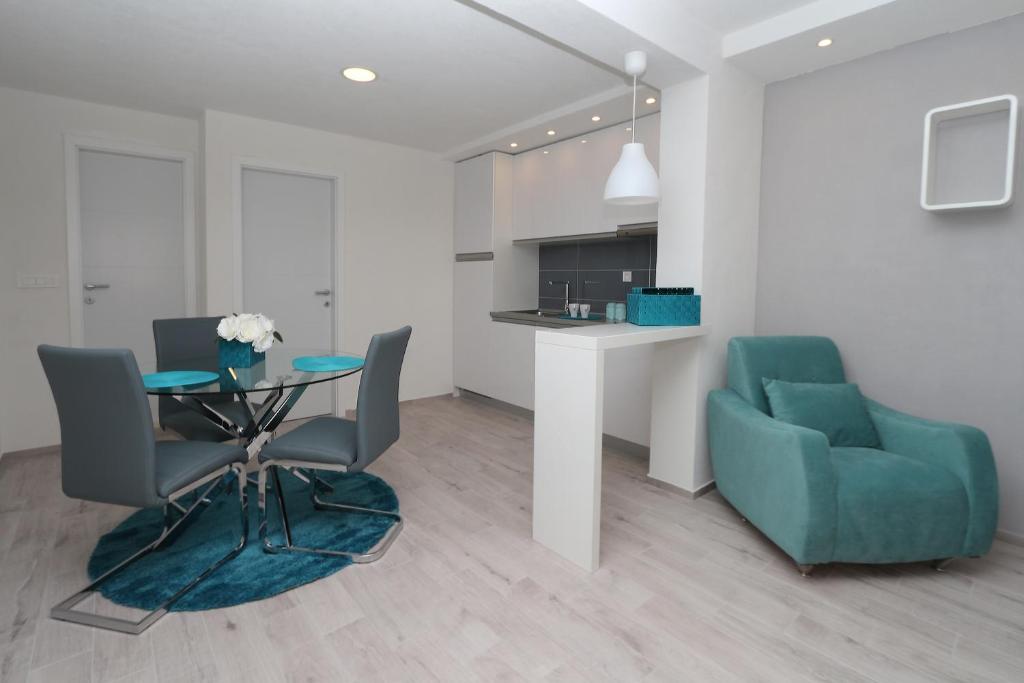 a living room with a table and two chairs at Modern Apartments in Makarska