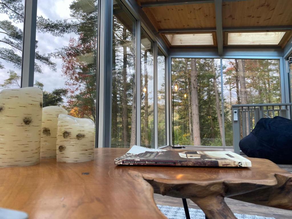 Vermont Mirror House, Guilford (updated prices 2024)