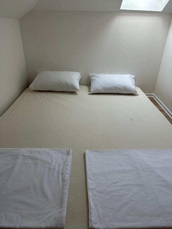 Postel nebo postele na pokoji v ubytování Apartments Ejla&Una