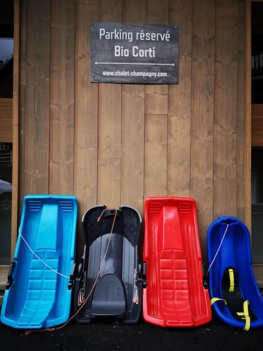 four chairs lined up in front of a wooden wall at Chalet Bio Corti 6p. 3 ch proche pistes&#47;commerces in Champagny-en-Vanoise