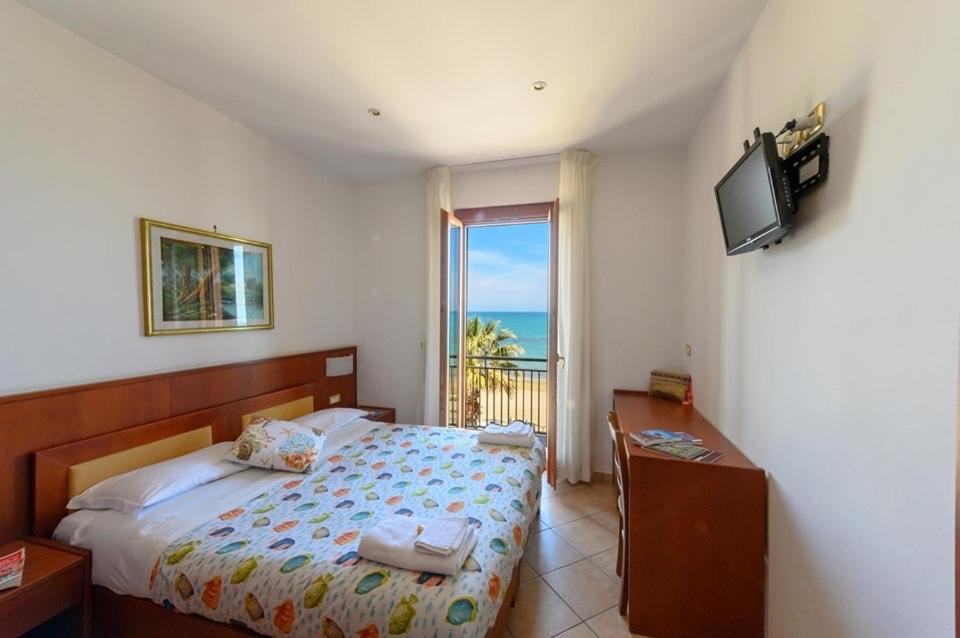 Postel nebo postele na pokoji v ubytování B&B Anna Lungomare