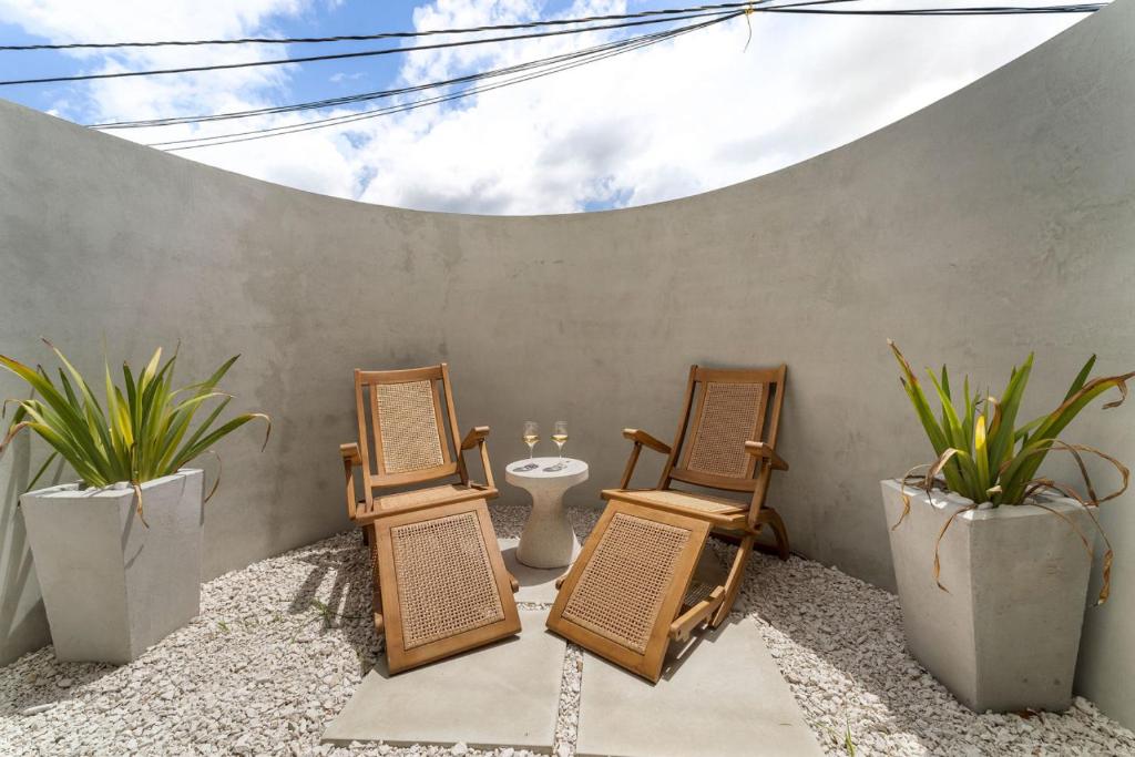 Posezení v ubytování Casa Loba Luxe Unit 2 with private pool and garden