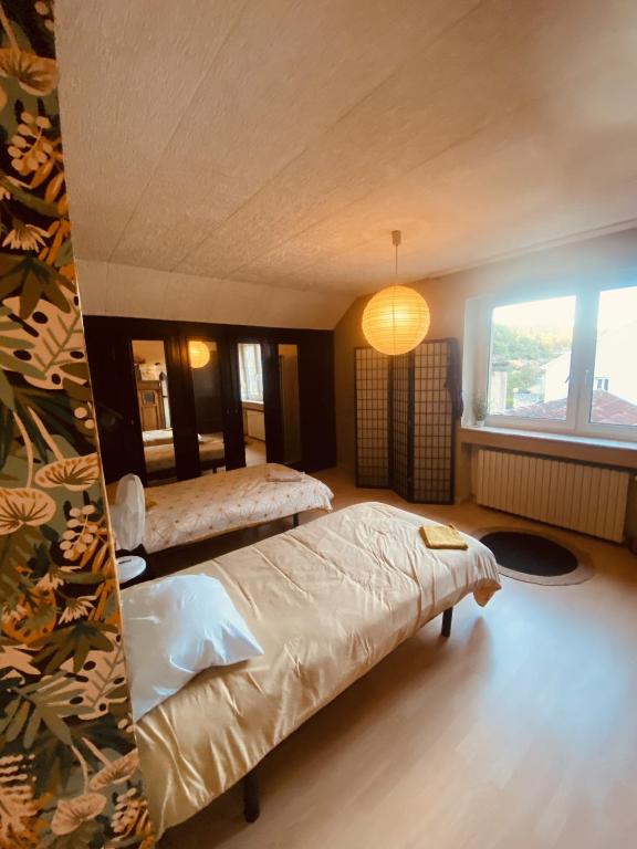Ein Bett oder Betten in einem Zimmer der Unterkunft LA MARIEFACTURE - Comme à la Guinguette !