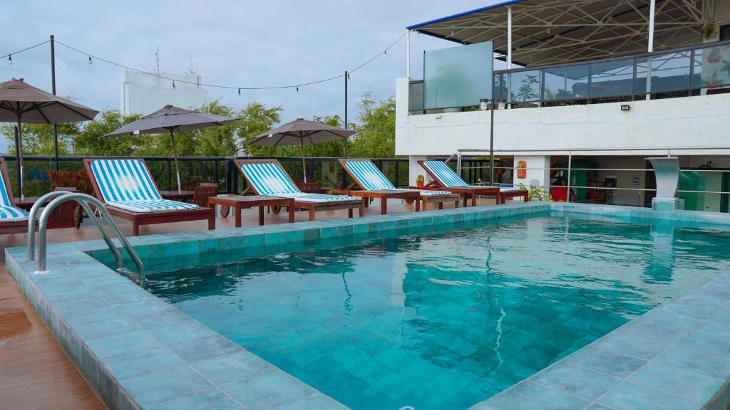 A piscina localizada em Atlântico Praia Hotel ou nos arredores