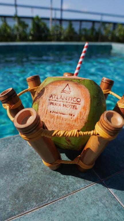 A piscina localizada em Atlântico Praia Hotel ou nos arredores