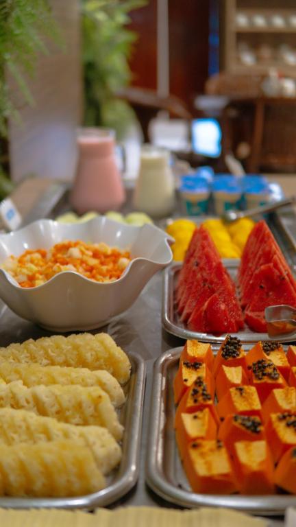 Comida no hotel ou em algum lugar perto
