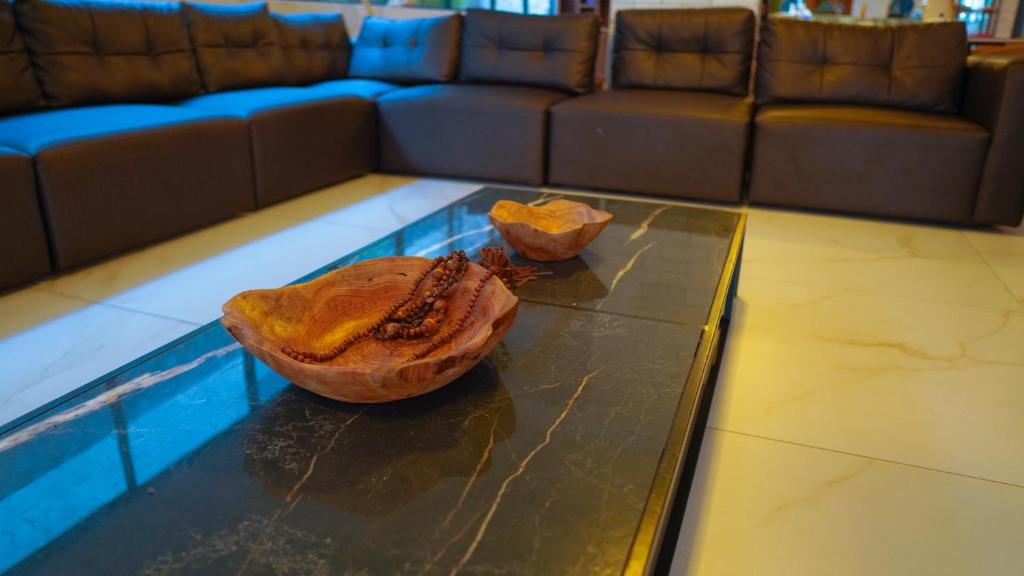 Uma área de estar em Atlântico Praia Hotel