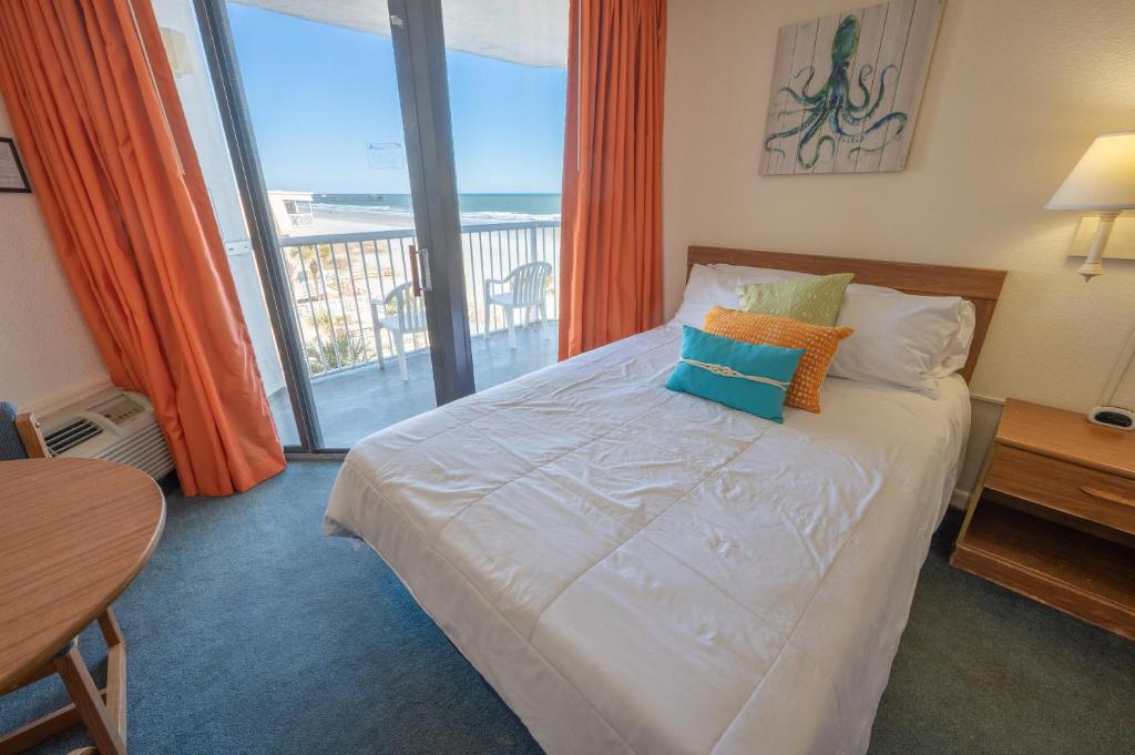 Ocean Annie's Oceanview Studio,Scenic Views,Pools!, Myrtle Beach