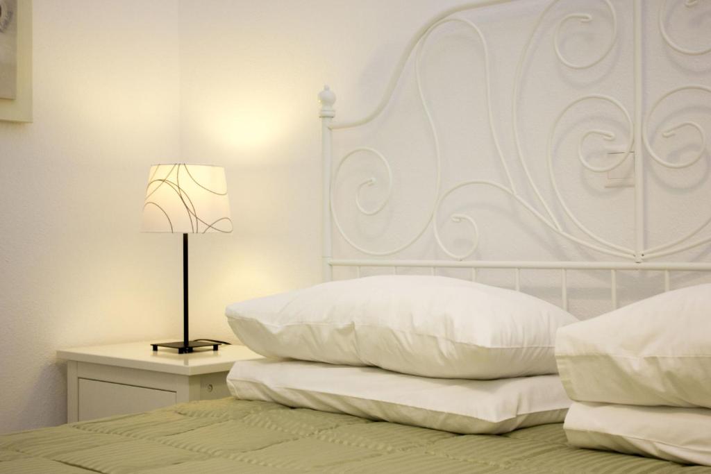 Postel nebo postele na pokoji v ubytování Anixi Hotel
