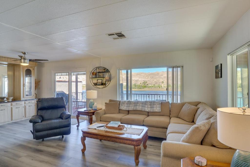Riverfront Bullhead City House with Balcony!, Bullhead City (updated