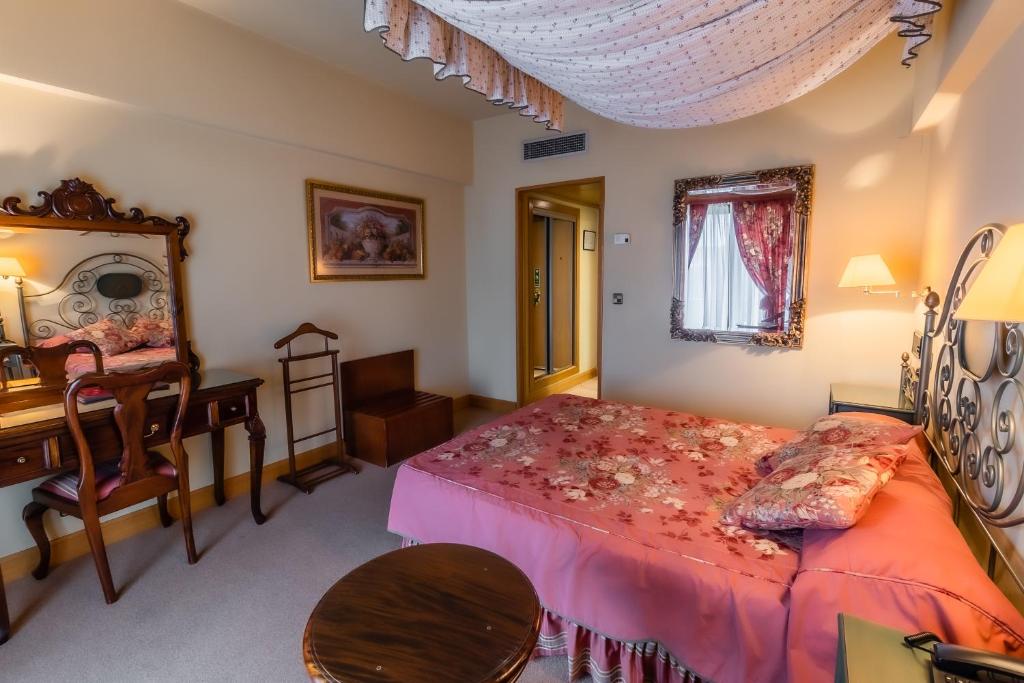 Postel nebo postele na pokoji v ubytování Hotel Alhama