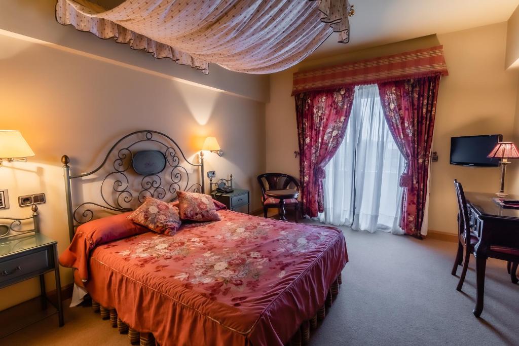 Postel nebo postele na pokoji v ubytování Hotel Alhama