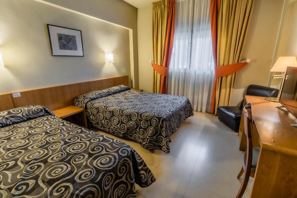 Postel nebo postele na pokoji v ubytování Hotel Alhama
