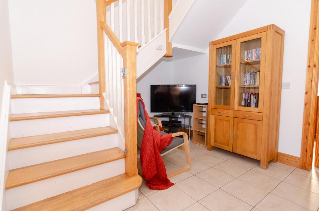 TV a/nebo společenská místnost v ubytování Rathmullan Village Home