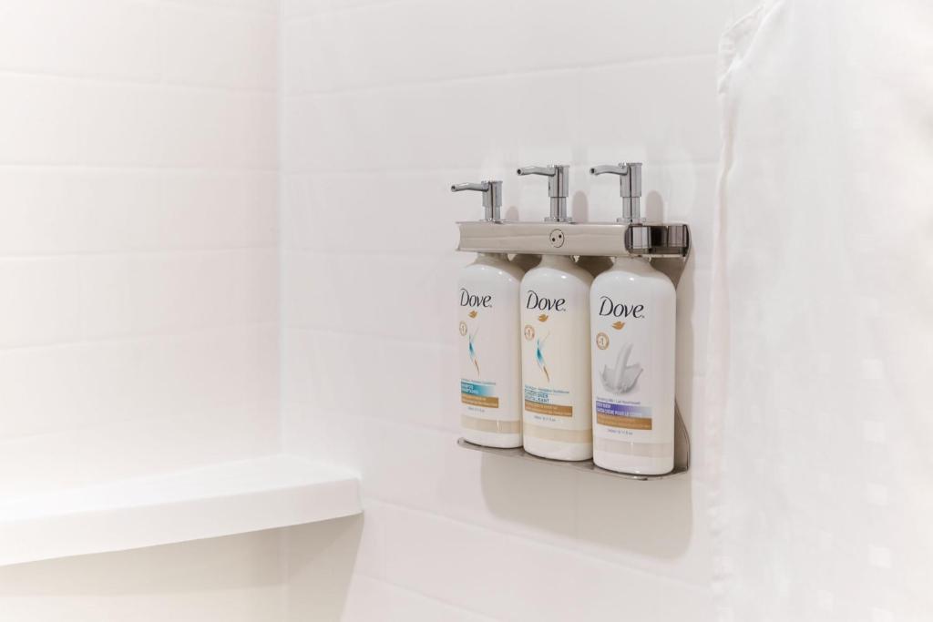 
King Room with Accessible Roll-In Shower
