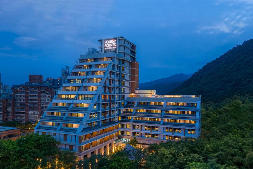 Nespecifikovaný výhled na hory nebo výhled na hory při pohledu z hotelu