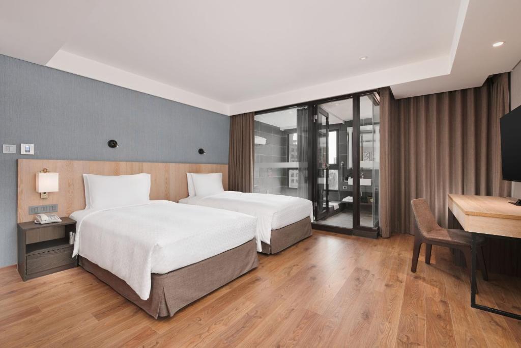 Postel nebo postele na pokoji v ubytování Four Points by Sheraton Yilan Jiaoxi
