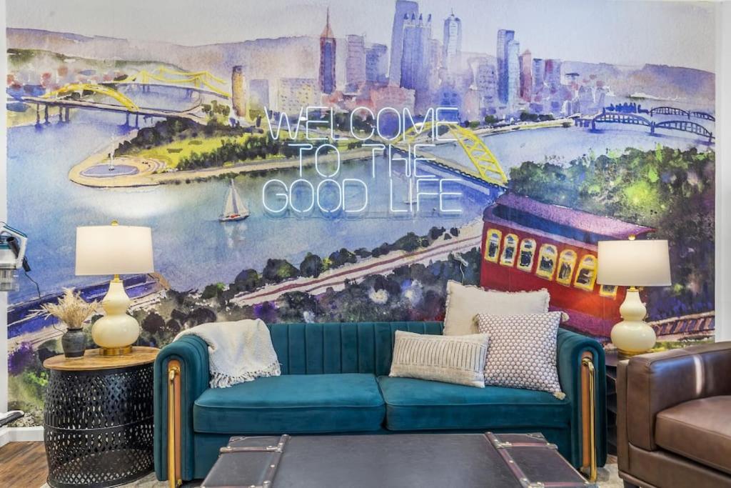 New! 4 bedroom, near universities + hot Tub, Pittsburgh