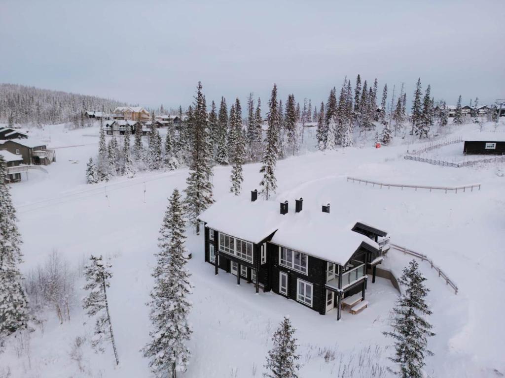 an aerial view of a house in the snow at Åre Valley Lodges - Björnbergshyllan 9B in Åre