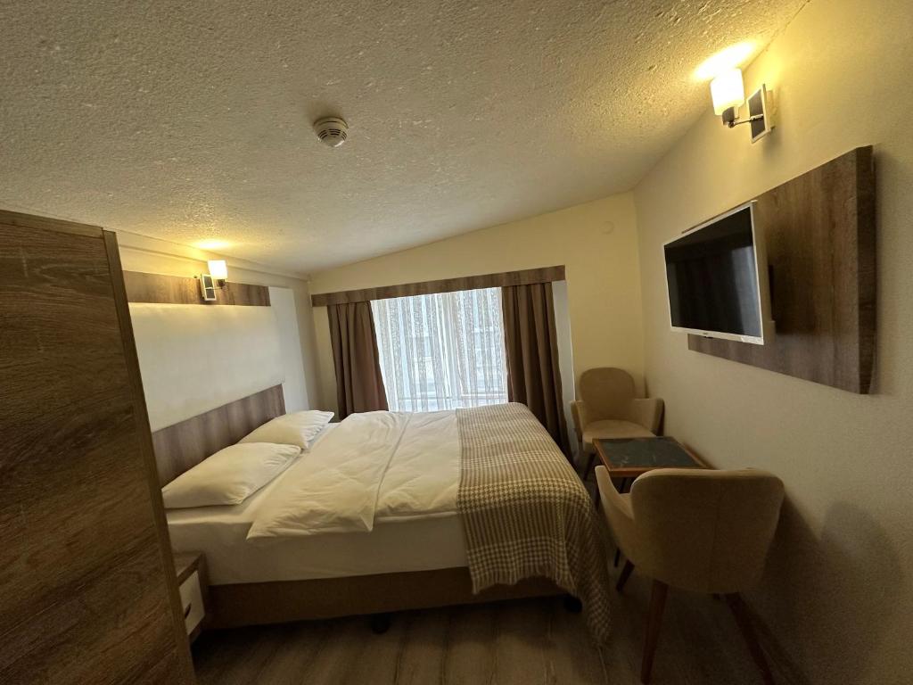 TV a/nebo společenská místnost v ubytování Line Suite Hotel
