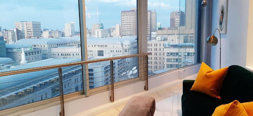 Posezení v ubytování 4 on Pritchard Luxury Suites