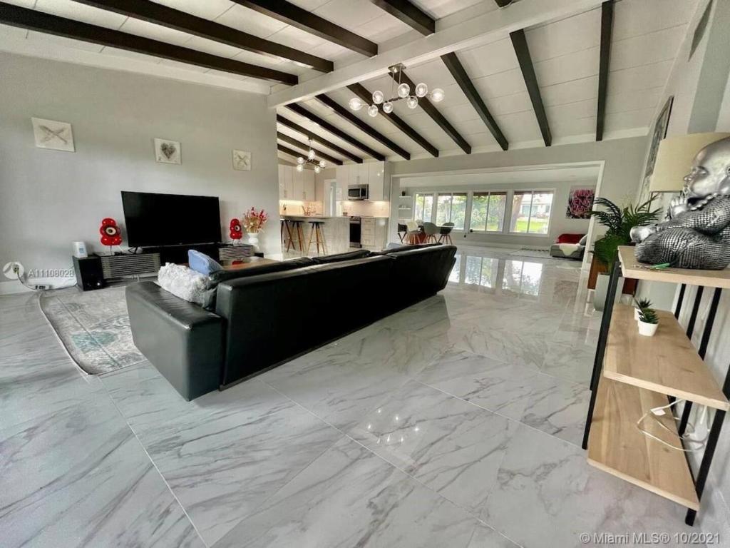 Vacation Home Waterfront Escape 3 bed 2 bath, Fort Lauderdale, FL