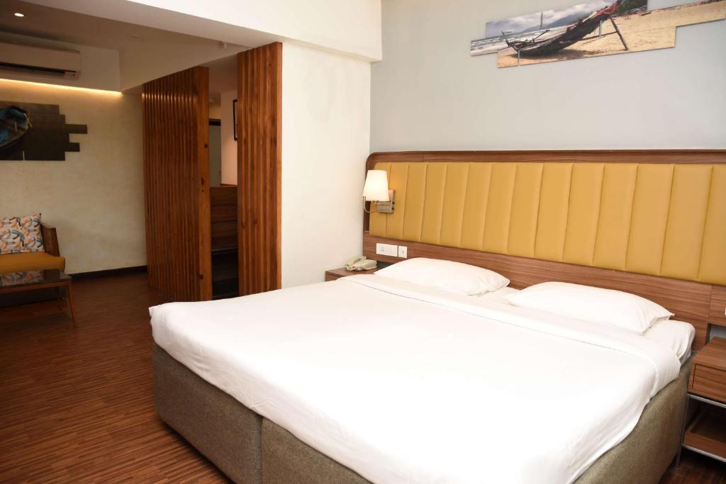 Postel nebo postele na pokoji v ubytování Park Inn by Radisson Goa Candolim
