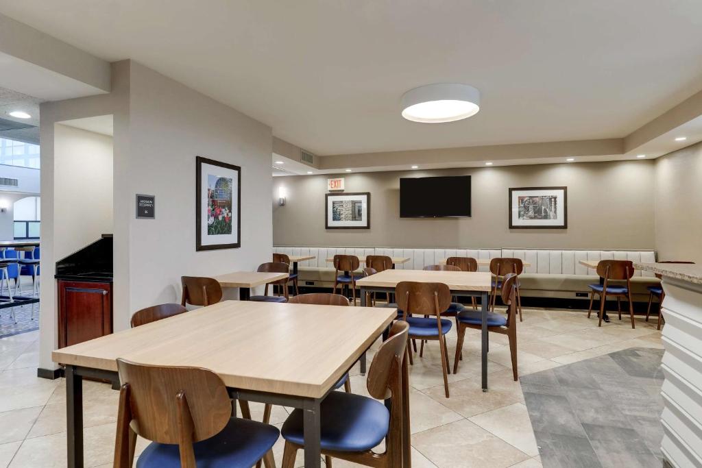Drury Inn & Suites St. Louis St. Peters photo