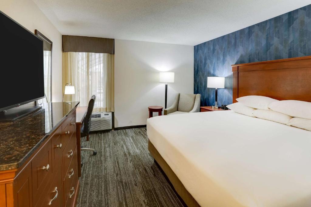 Drury Inn & Suites St. Louis St. Peters photo