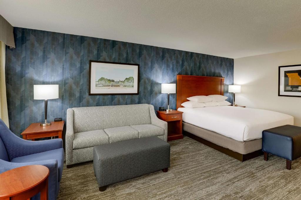 Drury Inn & Suites St. Louis St. Peters - Chambre King De Luxe Avec Canapé-lit